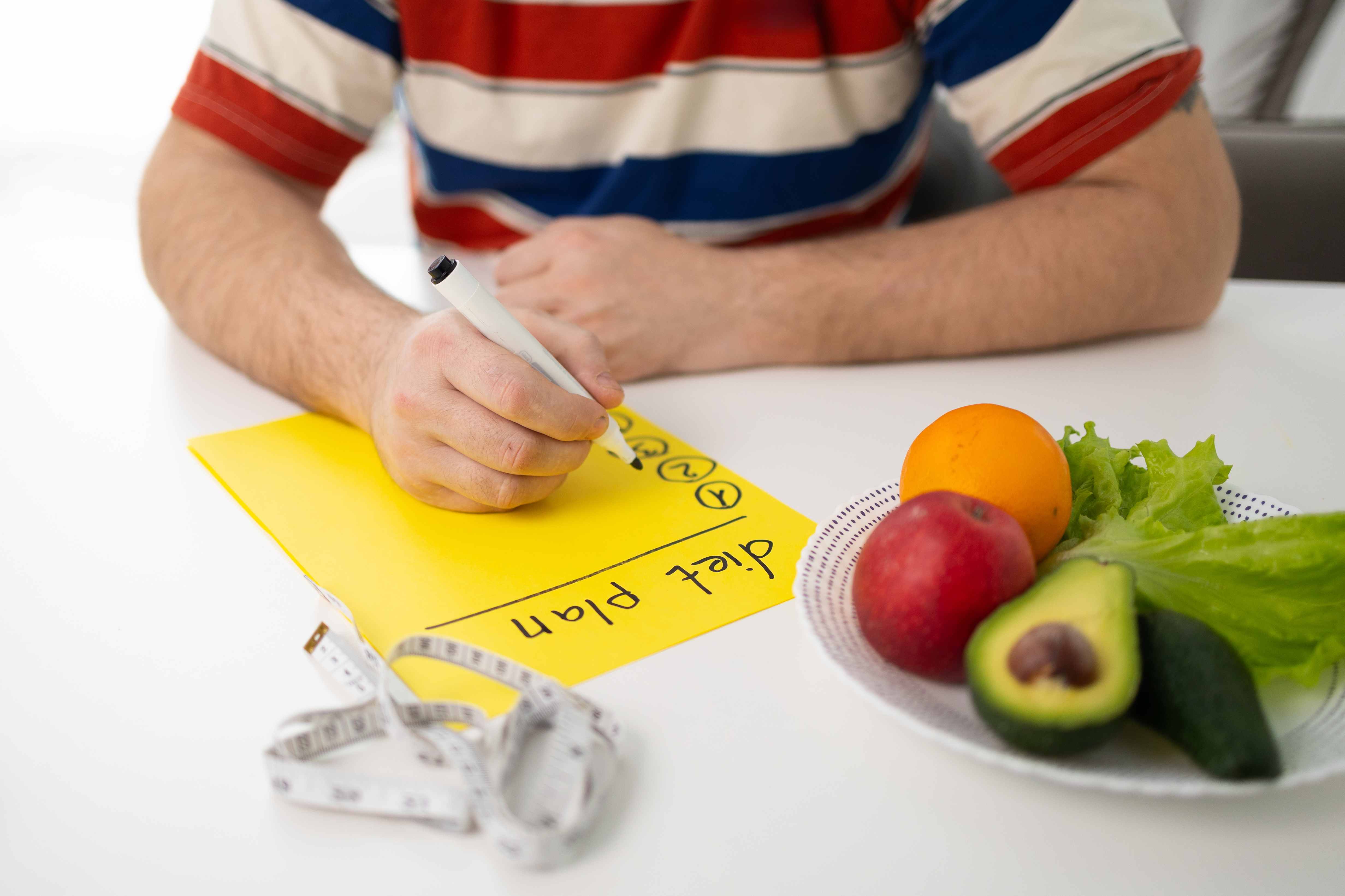 Как создать дефицит калорий: практические шаги